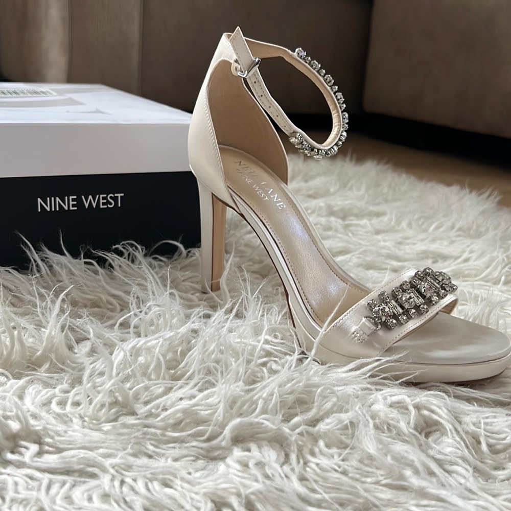 Neal Lane by Nine West “Engaged 2” Size 7 White Satin Heels